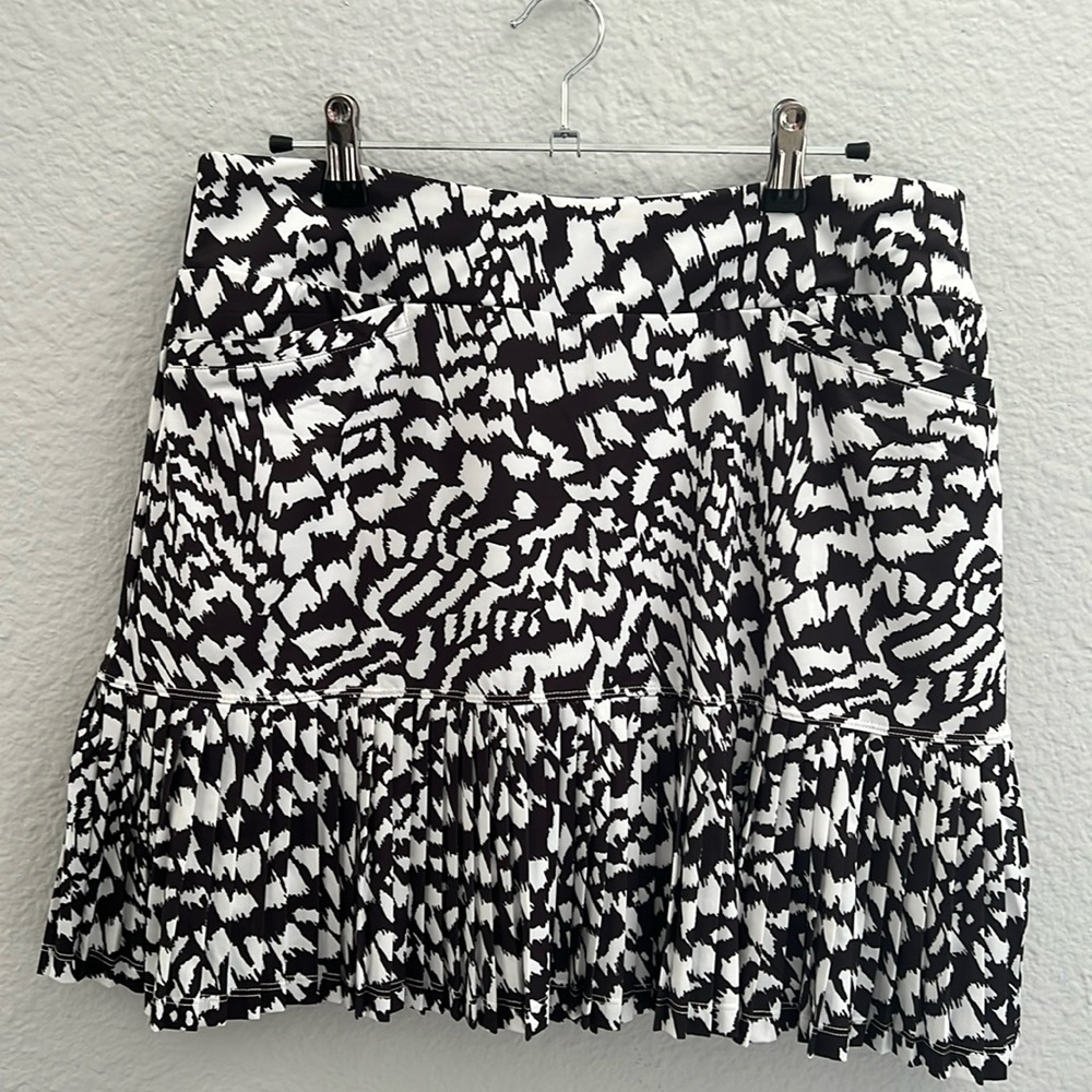 Tail women’s golf skort- size medium
